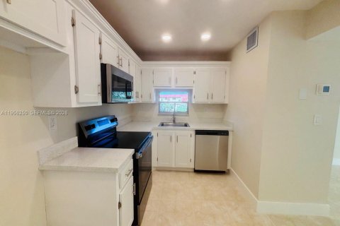 Купить кондоминиум в Пемброк-Пайнс, Флорида 2 спальни, 97.55м2, № 2010802 - фото 4