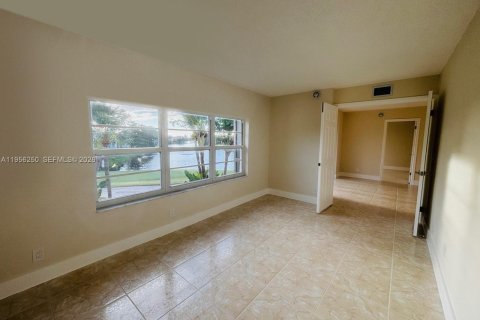 Купить кондоминиум в Пемброк-Пайнс, Флорида 2 спальни, 97.55м2, № 2010802 - фото 11