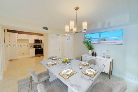 Купить кондоминиум в Пемброк-Пайнс, Флорида 2 спальни, 97.55м2, № 2010802 - фото 2