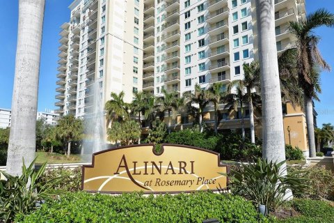 Condominio en alquiler en Sarasota, Florida, 2 dormitorios, 137.87 m2 № 1334567 - foto 1