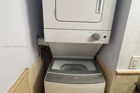 Снять в аренду кондоминиум в Майами, Флорида 2 спальни, 83.43м2, № 1926546 - фото 12