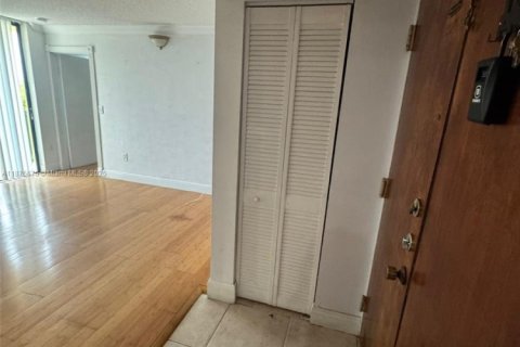 Снять в аренду кондоминиум в Майами, Флорида 2 спальни, 83.43м2, № 1926546 - фото 11