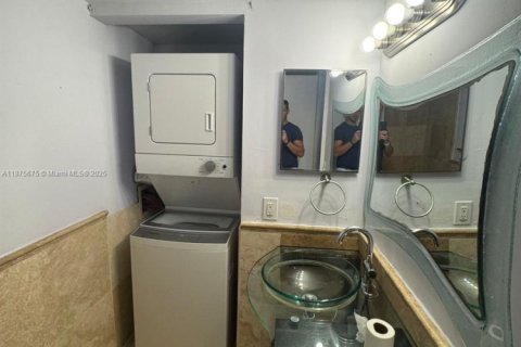 Снять в аренду кондоминиум в Майами, Флорида 2 спальни, 83.43м2, № 1926546 - фото 4