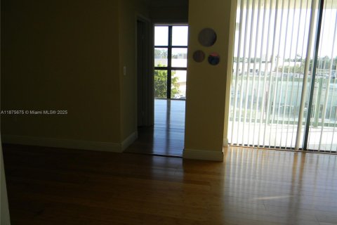 Снять в аренду кондоминиум в Майами, Флорида 2 спальни, 83.43м2, № 1926546 - фото 14
