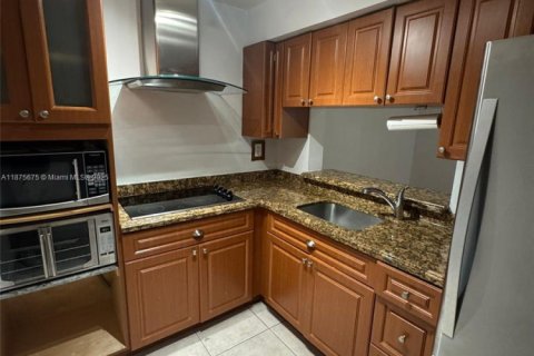 Снять в аренду кондоминиум в Майами, Флорида 2 спальни, 83.43м2, № 1926546 - фото 1