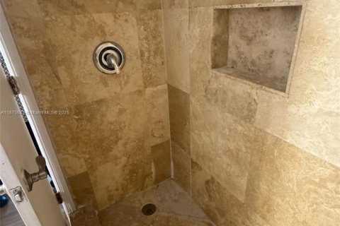 Снять в аренду кондоминиум в Майами, Флорида 2 спальни, 83.43м2, № 1926546 - фото 10