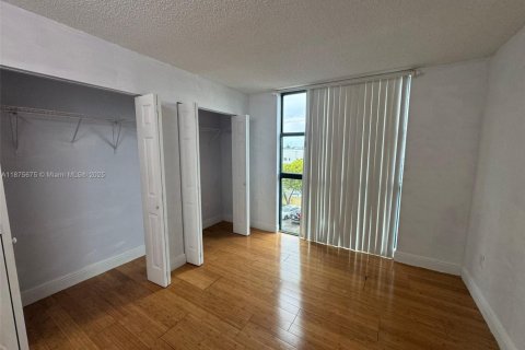 Снять в аренду кондоминиум в Майами, Флорида 2 спальни, 83.43м2, № 1926546 - фото 5