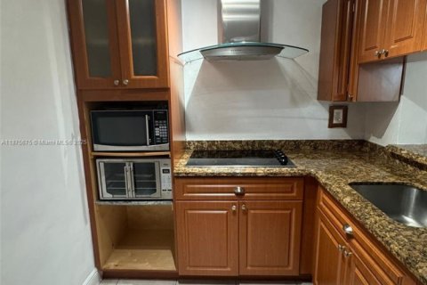 Снять в аренду кондоминиум в Майами, Флорида 2 спальни, 83.43м2, № 1926546 - фото 2