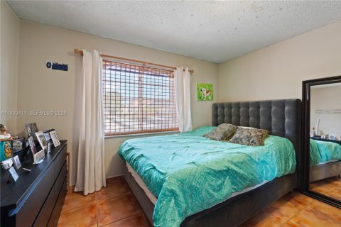 Touwnhouse à vendre à Miami, Floride: 2 chambres, 88.07 m2 № 1997412 - photo 12