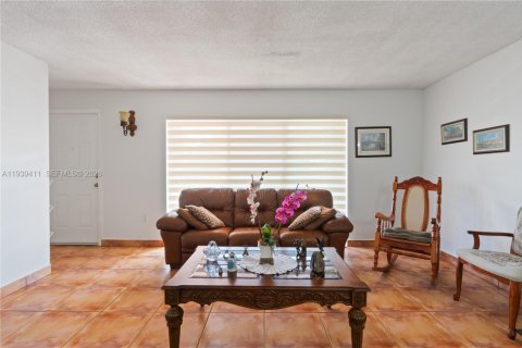 Touwnhouse à vendre à Miami, Floride: 2 chambres, 88.07 m2 № 1997412 - photo 4