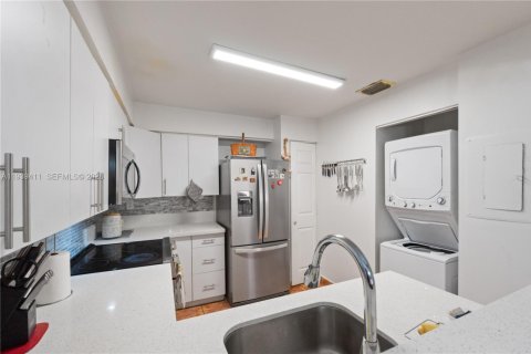 Touwnhouse à vendre à Miami, Floride: 2 chambres, 88.07 m2 № 1997412 - photo 2