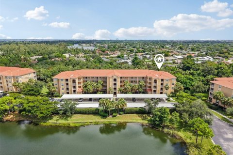 Copropriété à vendre à Fort Myers, Floride: 2 chambres, 130.99 m2 № 1887198 - photo 1
