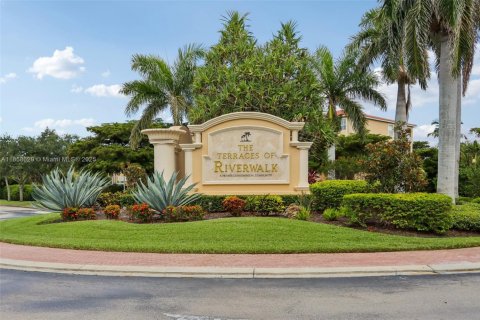 Copropriété à vendre à Fort Myers, Floride: 2 chambres, 130.99 m2 № 1887198 - photo 2