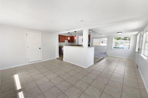 Casa en venta en Tampa, Florida, 3 dormitorios, 110.55 m2 № 1785366 - foto 11
