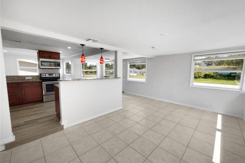 Casa en venta en Tampa, Florida, 3 dormitorios, 110.55 m2 № 1785366 - foto 8