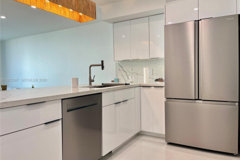 Copropriété à louer à Surfside, Floride: 2 chambres, 86.12 m2 № 2008753 - photo 3