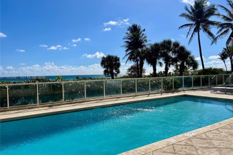 Copropriété à louer à Surfside, Floride: 2 chambres, 86.12 m2 № 2008753 - photo 21