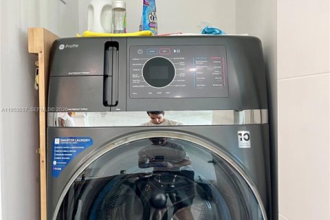 Copropriété à louer à Surfside, Floride: 2 chambres, 86.12 m2 № 2008753 - photo 18