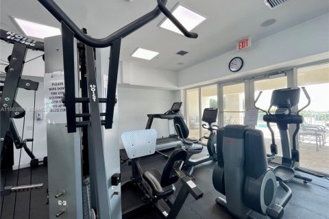 Copropriété à louer à Surfside, Floride: 2 chambres, 86.12 m2 № 2008753 - photo 22