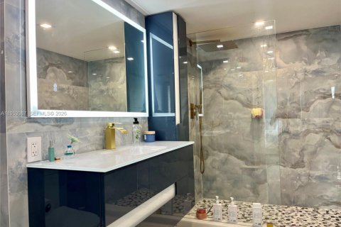 Copropriété à louer à Surfside, Floride: 2 chambres, 86.12 m2 № 2008753 - photo 13