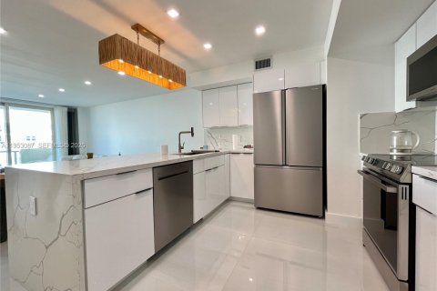 Condo à Surfside, Floride, 2 chambres  № 2008753