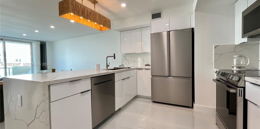 Condo à Surfside, Floride, 2 chambres  № 2008753