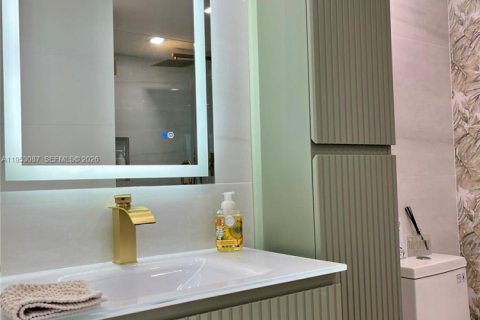 Copropriété à louer à Surfside, Floride: 2 chambres, 86.12 m2 № 2008753 - photo 16