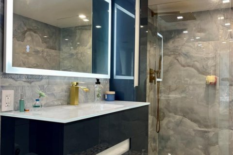 Copropriété à louer à Surfside, Floride: 2 chambres, 86.12 m2 № 2008753 - photo 14