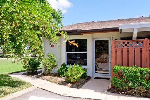 Condo in Bradenton, Florida, 2 bedrooms  № 1414175 - photo 1