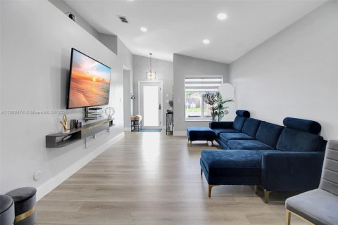 Casa en venta en Miami, Florida, 3 dormitorios, 127.55 m2 № 1963024 - foto 10