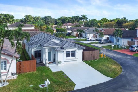 Casa en venta en Miami, Florida, 3 dormitorios, 127.55 m2 № 1963024 - foto 2