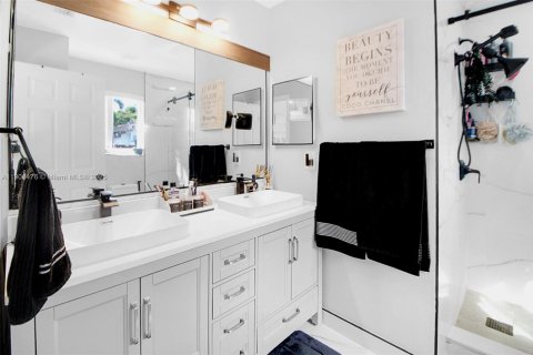 Casa en venta en Miami, Florida, 3 dormitorios, 127.55 m2 № 1963024 - foto 15