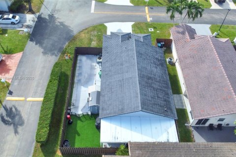 Casa en venta en Miami, Florida, 3 dormitorios, 127.55 m2 № 1963024 - foto 4