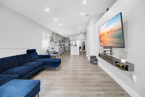 Casa en venta en Miami, Florida, 3 dormitorios, 127.55 m2 № 1963024 - foto 11