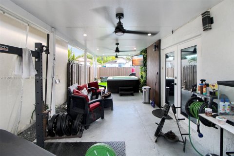 Casa en venta en Miami, Florida, 3 dormitorios, 127.55 m2 № 1963024 - foto 28