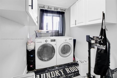 Casa en venta en Miami, Florida, 3 dormitorios, 127.55 m2 № 1963024 - foto 23