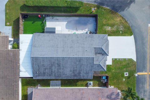 Casa en venta en Miami, Florida, 3 dormitorios, 127.55 m2 № 1963024 - foto 3