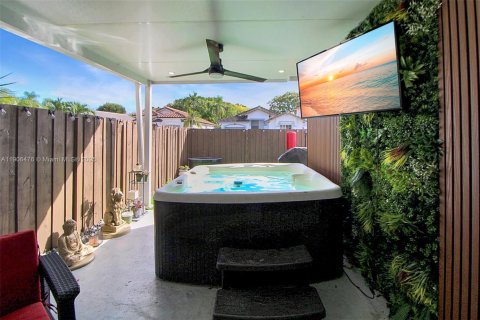 Casa en venta en Miami, Florida, 3 dormitorios, 127.55 m2 № 1963024 - foto 25