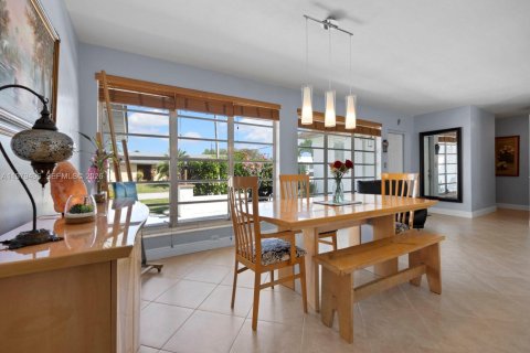 Villa ou maison à vendre à Cutler Bay, Floride: 4 chambres, 164.62 m2 № 2049707 - photo 29