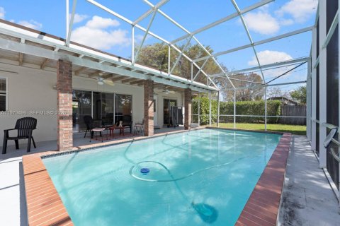Купить виллу или дом в Катлер-Бей, Флорида 4 спальни, 164.62м2, № 2049707 - фото 17