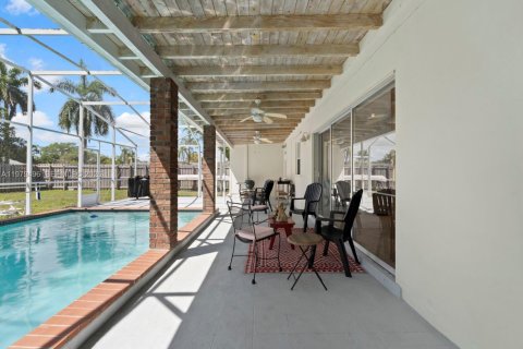 Купить виллу или дом в Катлер-Бей, Флорида 4 спальни, 164.62м2, № 2049707 - фото 19