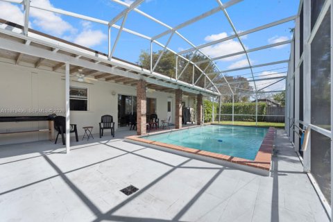 Купить виллу или дом в Катлер-Бей, Флорида 4 спальни, 164.62м2, № 2049707 - фото 16