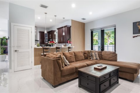 Villa ou maison à vendre à Miami, Floride: 4 chambres, 221.2 m2 № 1756668 - photo 16