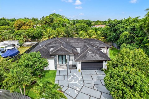 Villa ou maison à vendre à Miami, Floride: 4 chambres, 221.2 m2 № 1756668 - photo 2
