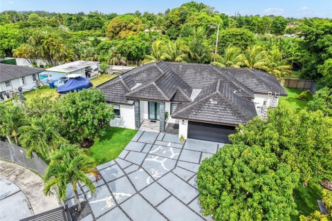 Casa en venta en Miami, Florida, 4 dormitorios, 221.2 m2 № 1756668 - foto 1