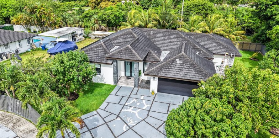 Casa en Miami, Florida 4 dormitorios, 221.2 m2 № 1756668