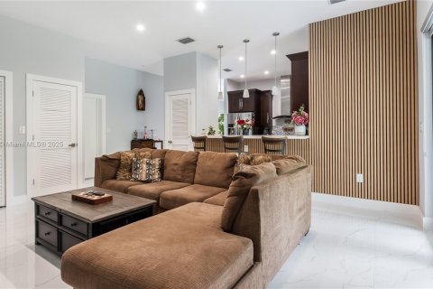 Купить виллу или дом в Майами, Флорида 4 спальни, 221.2м2, № 1756668 - фото 15