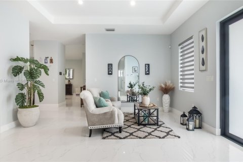 Villa ou maison à vendre à Miami, Floride: 4 chambres, 221.2 m2 № 1756668 - photo 9
