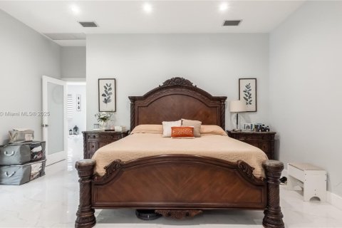 Villa ou maison à vendre à Miami, Floride: 4 chambres, 221.2 m2 № 1756668 - photo 21
