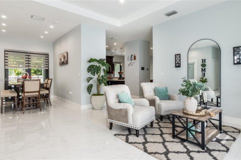 Villa ou maison à vendre à Miami, Floride: 4 chambres, 221.2 m2 № 1756668 - photo 6
